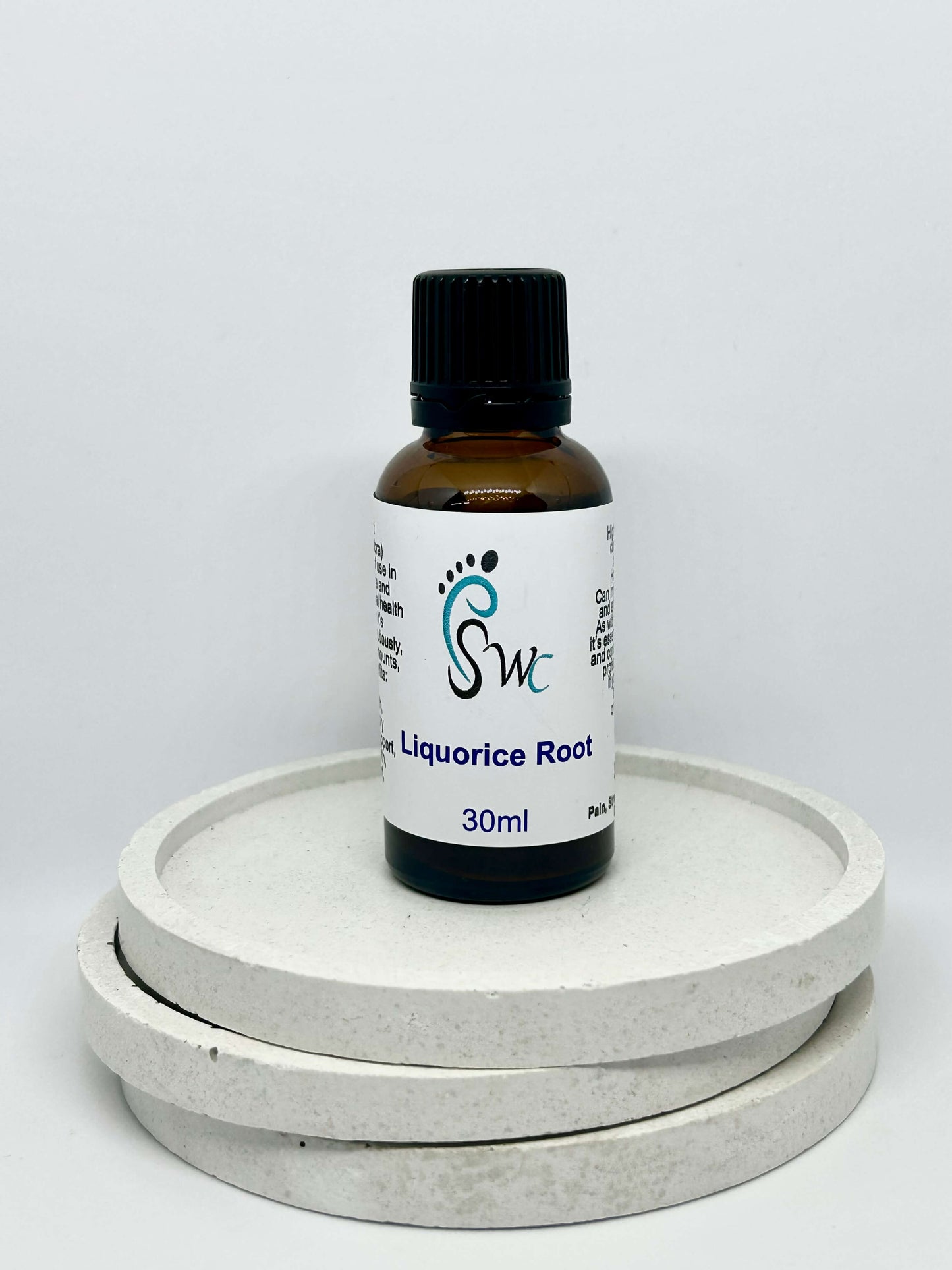 Glass dropper bottle of liquorice root tincture – natural herbal extract for digestion, adrenal support, and sore throat relief