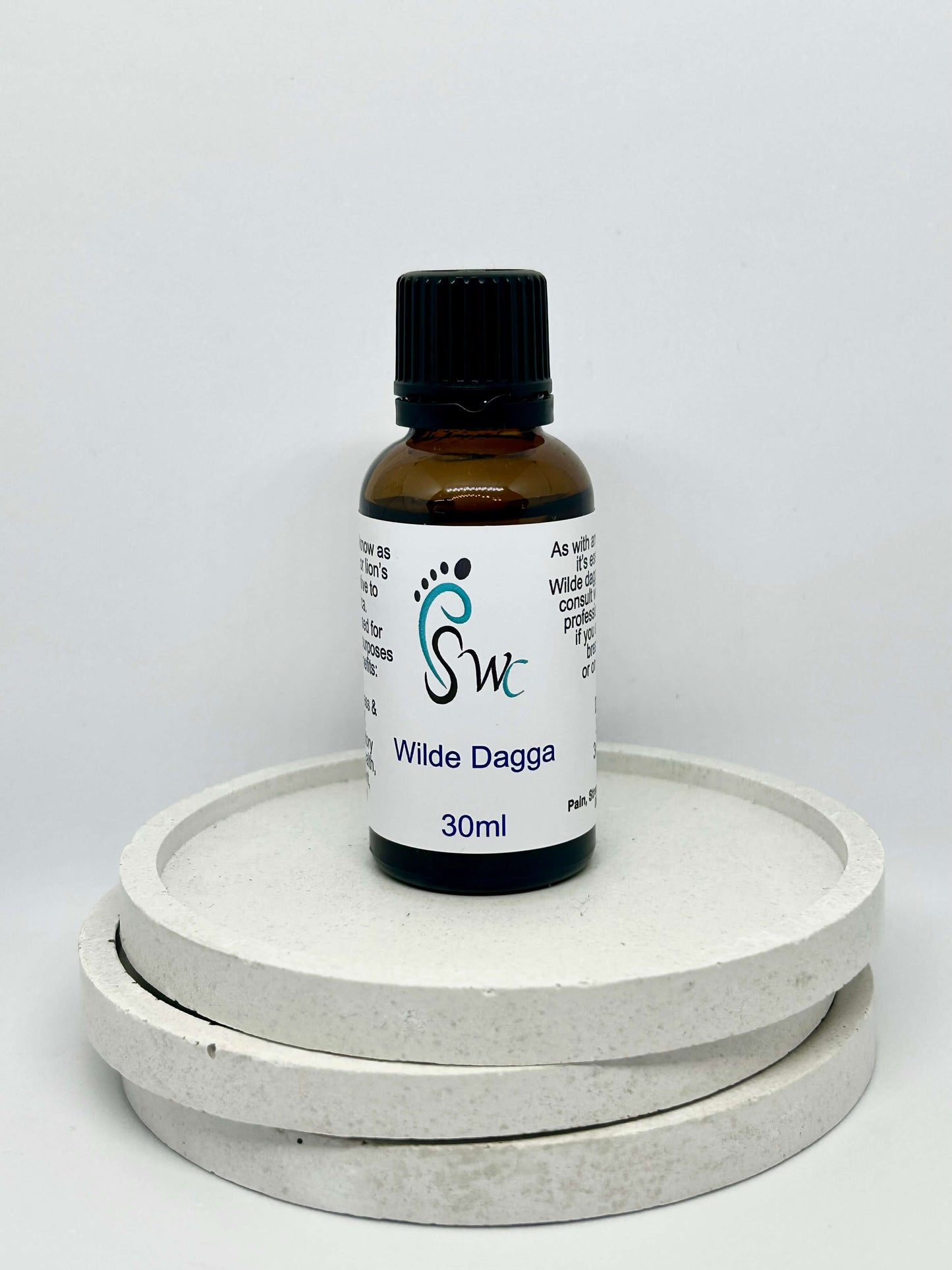 30ml bottle of Wilde Dagga Tincture – herbal extract for relaxation, pain relief, and respiratory support